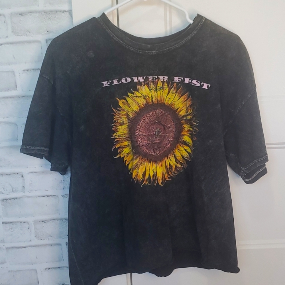 Black sunflower crop top